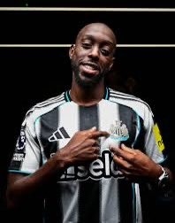 AlaaronNtumba2's tweet photo. Wissa vien de manque un penalty https://t.co/AfErQ7vGDm