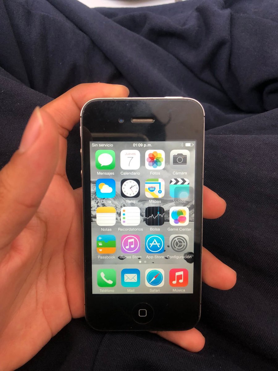 SlySkyfoxn's tweet photo. @ZoomexOfficial My first iPhone was the iPhone 4. ๐ฑโจโป๏ธ๐
It was the first phone that felt like the future in my pocket, and I still remember that iconic Home button click. Pure nostalgia! โค๏ธ
#ZoomexStory #MyFirstIPhone https://t.co/Nq7OdGExub