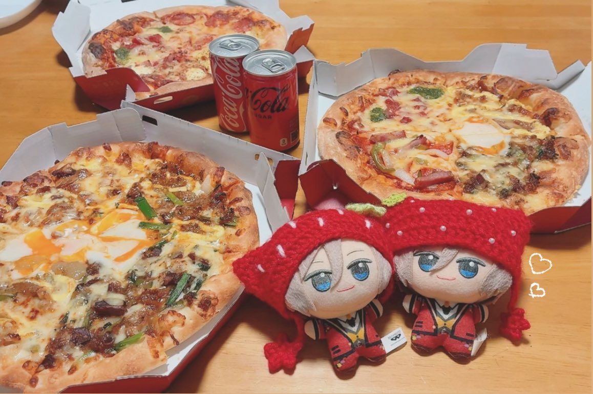 aoiro_mag's tweet photo. にゃこちゃんと作業合宿なう🍕 https://t.co/yArY1BihM8