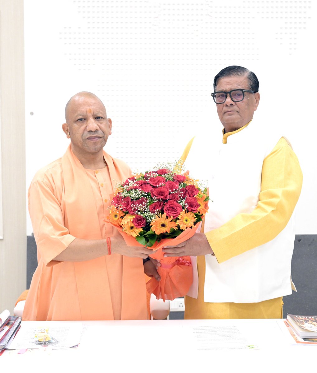 myogioffice's tweet photo. मुख्यमंत्री श्री @myogiadityanath जी महाराज से आज लखनऊ में उत्तर प्रदेश सरकार में माननीय राज्य मंत्री श्री कैलाश सिंह राजपूत जी ने शिष्टाचार भेंट की। https://t.co/su4irfQNsC