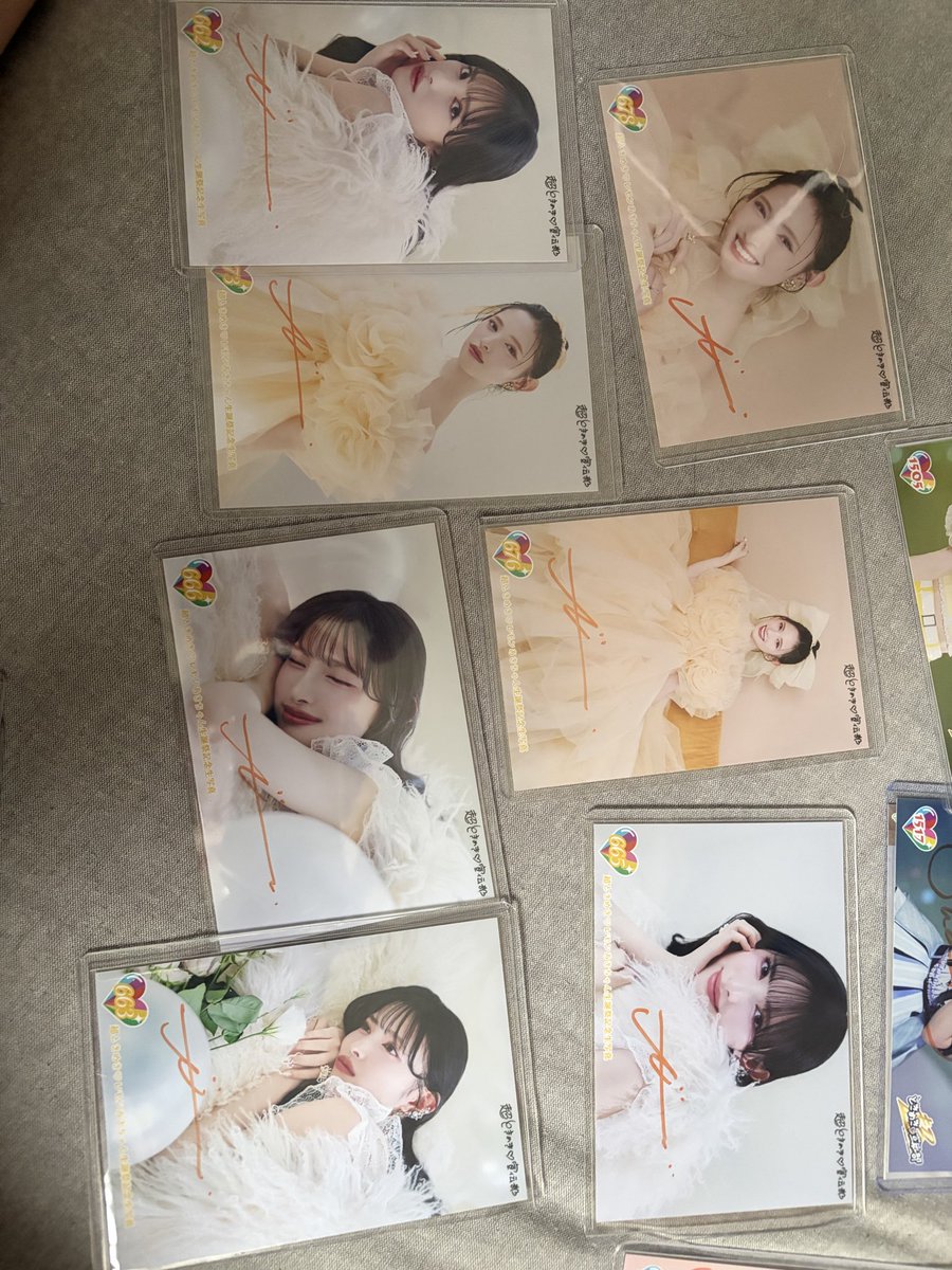 mo_tk_aki08's tweet photo. こちら生写真サイン💛

お譲り可��です https://t.co/FBxr8bRk1z