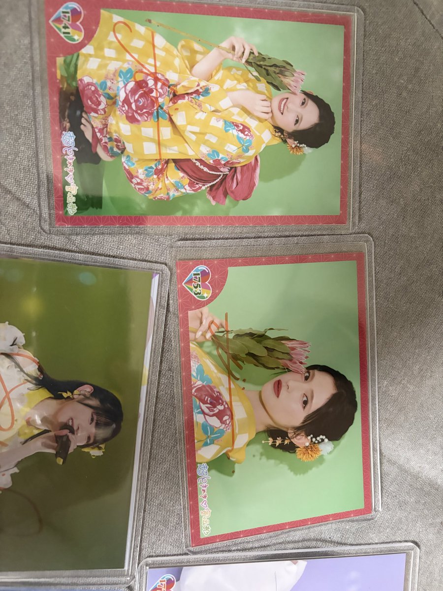 mo_tk_aki08's tweet photo. こちら生写真サイン💛

お譲り可��です https://t.co/FBxr8bRk1z
