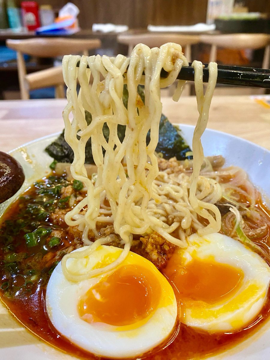 pippx331358's tweet photo. The late-night ramen shop by the alley opens at 11PM. Hot broth, springy noodles, and soft-boiled egg—perfect warm hug for a tired night. ， https://t.co/p1Mokw1caV