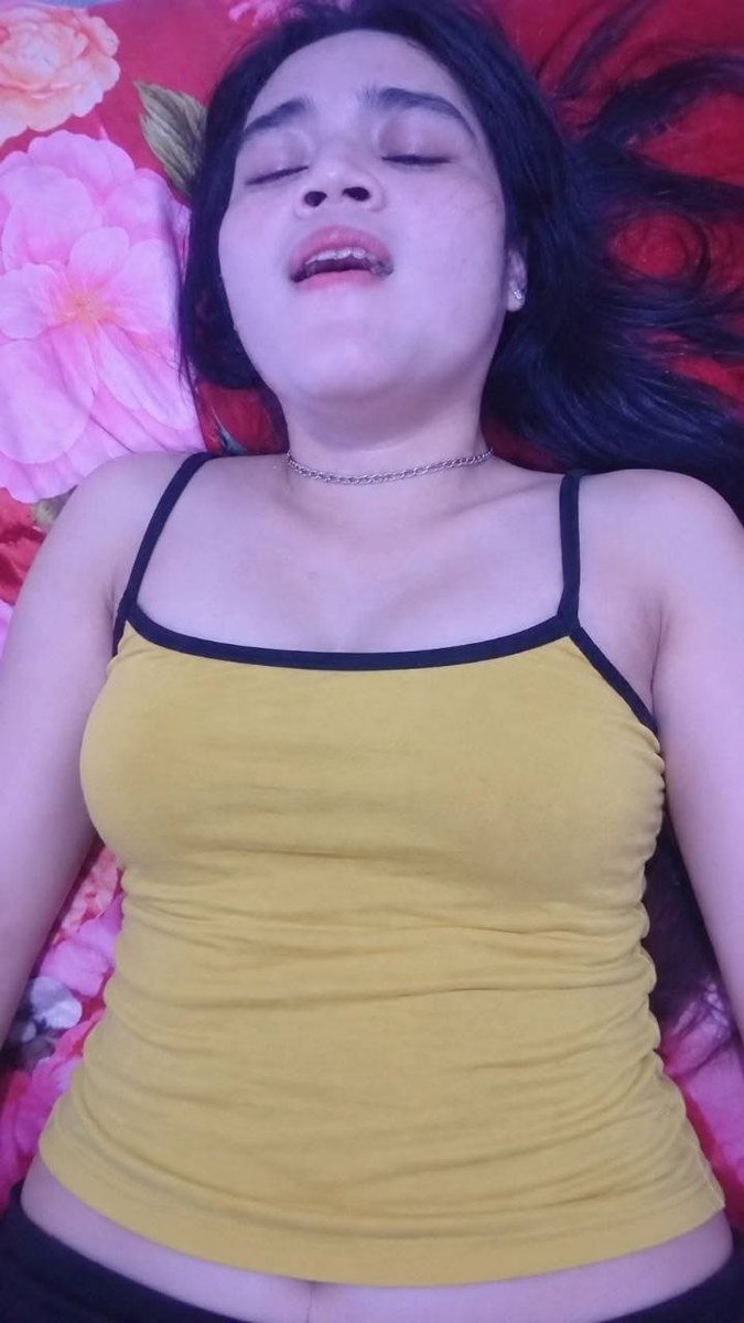km49285333's tweet photo. ខ្មែរតាសស្មានតែបរទេស លេងវៃសិចនៅមុខកូនចឹងម៉ង https://t.co/nd15g0ls33