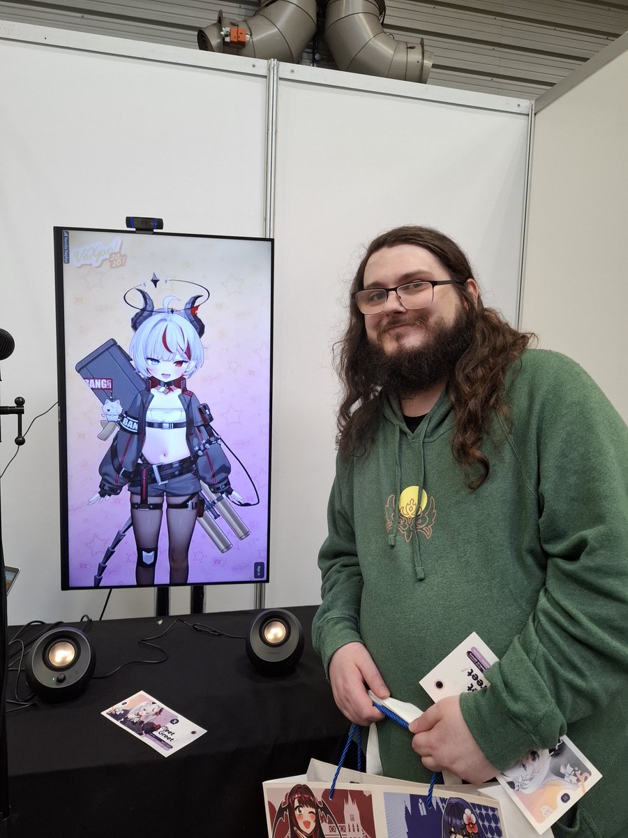 Darkshaman98's tweet photo. Just met wemi!!! I was really nervous but it was really lovely having a chat! She's so amazing I'm very proud of her!!! #aonephys https://t.co/qu0AsRKUIa