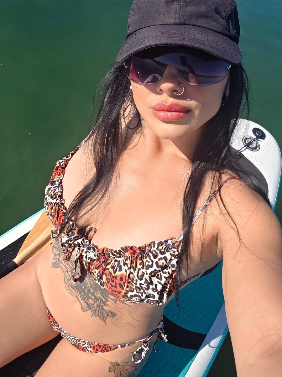 SkylaKittyTouch's tweet photo. Hello from a fantastic day of playing in the sun. I got some colour #Indiansummer #albertalake #skylakitty โ๏ธ๐ธ https://t.co/R1DB3UxuDh