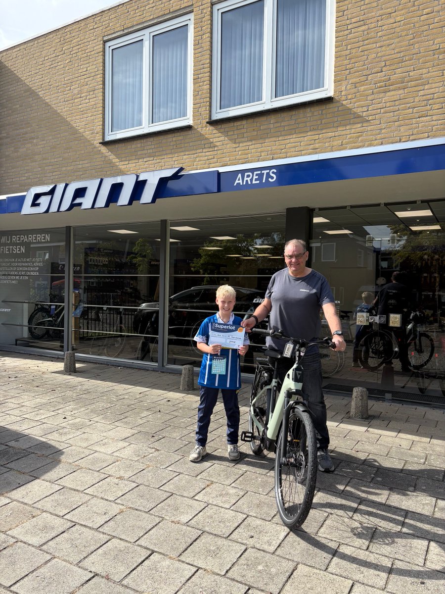 AretsHuub's tweet photo. Dit jaar hebben wij een Superlot (grote clubactie) gekocht van Jurre van Fc Hoensbroek.
Jurre heel veel succes met de verkoop van de Superloten. #hoensbroek #heerlen #brunssum #kerkrade #landgraaf #schinnen #simpelveld #amstenrade #wijnandsrade #voerendaal #nuth #parkstad https://t.co/S3CYlA5orG