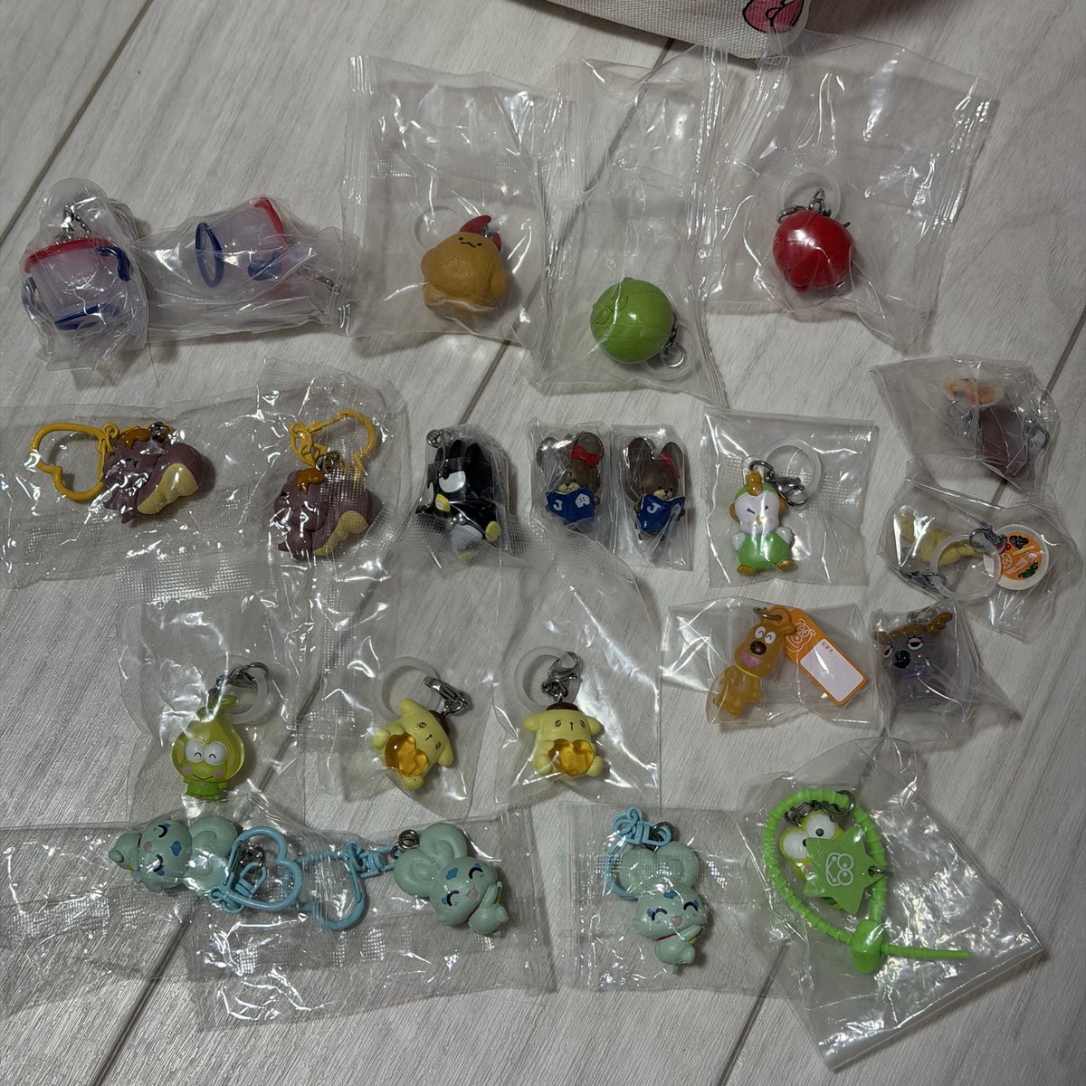 _pinkcloudv's tweet photo. 【お譲り】めじるしアクセサリー

画像のもの全てお譲り先を探しております！
お気軽にお声掛けください🎶

アンパンマン トイストーリー サンリオ えもきゅん いないいないばあ ナルミヤシリーズ ぷりきゅあ https://t.co/m7OA7nIvTg