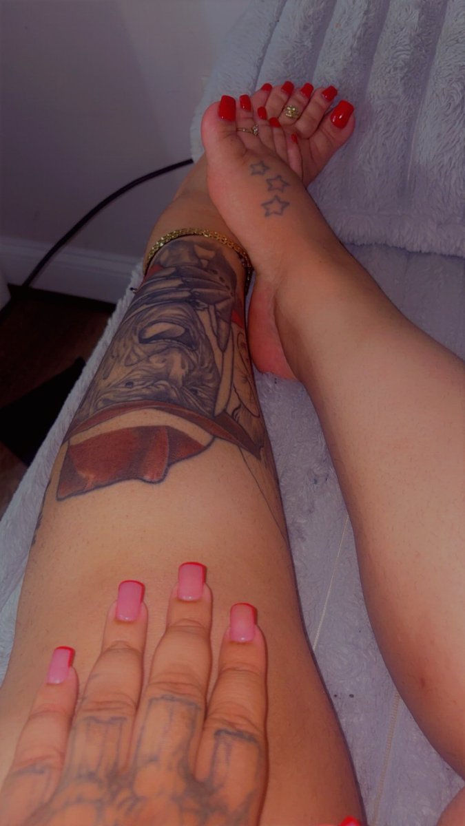 Mommabear2dx's tweet photo. Feet Content for sale 💋 https://t.co/wfprBWtBXx