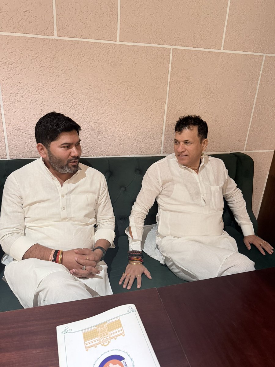 ShyamSRajawat's tweet photo. भारतीय जनता पार्टी किसान मोर्चा, राजस्थान के लोकप्रिय प्रदेश अध्यक्ष सम्माननीय श्री कैलाश चौधरी जी से जन्मदिवस की पूर्व संध्या पर स्नेहिल भेंट कर उन्हें जन्मदिवस की हार्दिक बधाई एवं शुभकामनाएं प्रेषित की!!
@KailashBaytu https://t.co/qyjBocVgUE