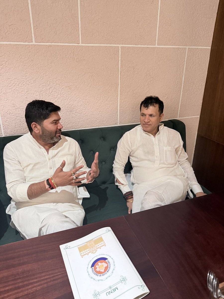 ShyamSRajawat's tweet photo. भारतीय जनता पार्टी किसान मोर्चा, राजस्थान के लोकप्रिय प्रदेश अध्यक्ष सम्माननीय श्री कैलाश चौधरी जी से जन्मदिवस की पूर्व संध्या पर स्नेहिल भेंट कर उन्हें जन्मदिवस की हार्दिक बधाई एवं शुभकामनाएं प्रेषित की!!
@KailashBaytu https://t.co/qyjBocVgUE