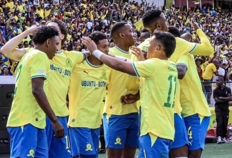 Gcinkhaya_Dyani's tweet photo. Mamelodi Sundowns: The giants of Africa and Asia.⭐️⭐️

NO DNA, JUST RSA.🇿🇦 https://t.co/Crd29UdSgQ