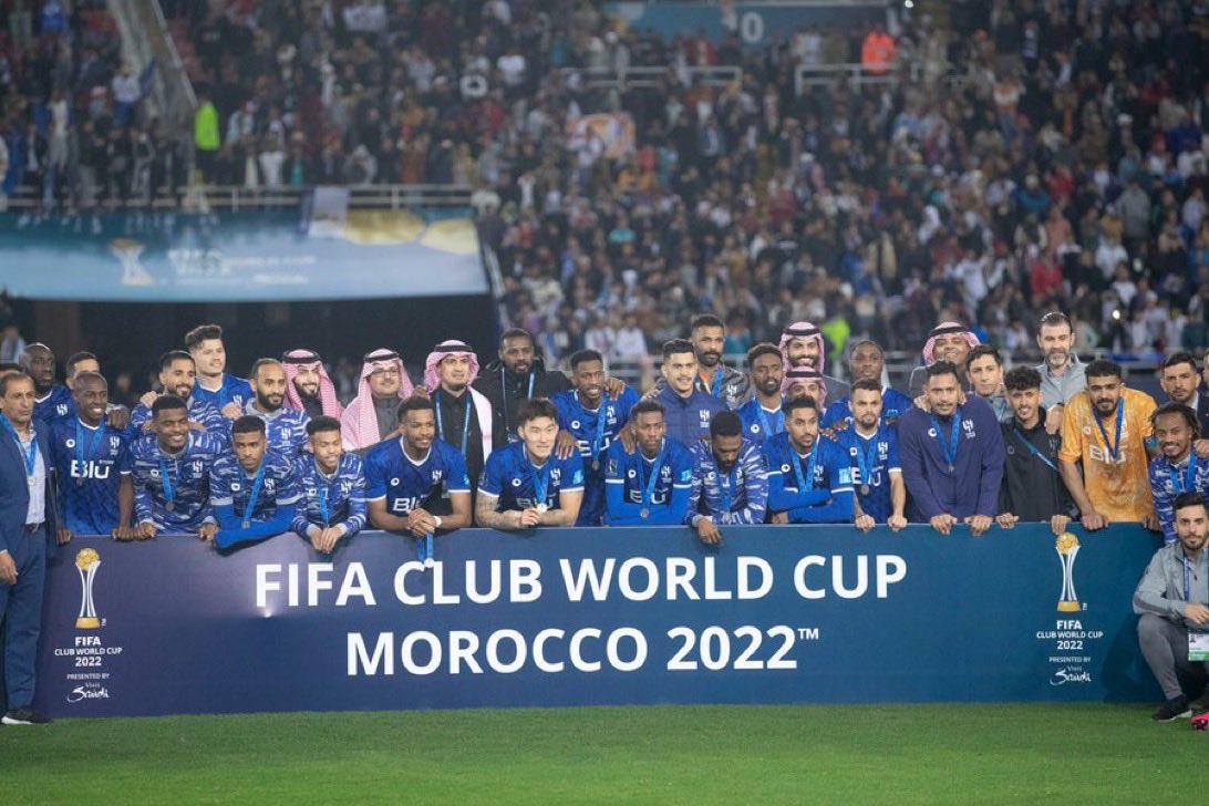 ENG_Abdullah92's tweet photo. أعظم إنجاز حققه نادٍ سعودي جاء في وقت كان فيه النادي ممنوعًا من التسجيل لفترتين.

الإنجازات تُصنع في أصعب الظروف، أما الإخفاق فلا يحتاج إلى أعذار

#كاس_القارات
#الأهلي https://t.co/xzG1csWlsQ