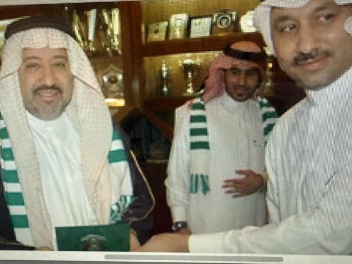 abd__234's tweet photo. باعهم بريال قليل الخاتمه 😂 https://t.co/RO03GD5G8D