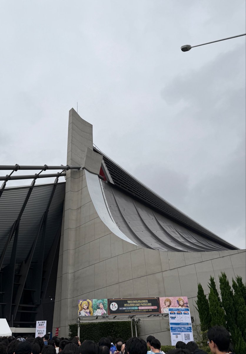 nagapale95's tweet photo. 久々の現場、ミリオン14thめっちゃ良かった。連番者が担当だったからというのはあるけど期待値低めで行ったのに普通に泣きました、ぜひ誰の主演公演だろうが何だろうが少しでも前向きな気持ちがあるなら見てほしい。 https://t.co/KLMsuZAqqS