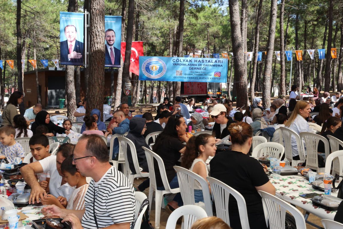 ayhanusdi's tweet photo. İl Başkanlığımızın öncülüğünde, Belediyemizin ev sahipliğinde düzenlenen Çölyaklı Ailelerle Farkındalık Pikniği’nde İl Başkan Yardımcımız Sn. Alperen Bozdağ, İl Yönetim Kurulu Üyemiz Sn. Yurdanur Bika ve Belediye Başkanımız Sn. Ali Tombaş’la birlikte hemşehrilerimizle bir araya geldik.

Çölyak konusunda farkındalığın ve dayanışmanın önemini bir kez daha hissettiğimiz bu güzel buluşmada emeği geçen herkese teşekkür ediyor, tüm hemşehrilerimize sağlıklı ve huzurlu bir ömür diliyorum.