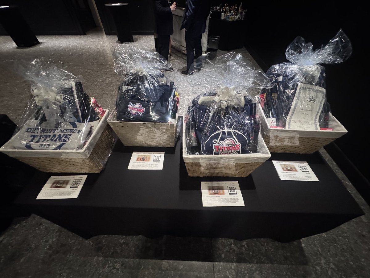Detroit_WBB's tweet photo. Evening with the Titans 2.0 was a great success! Shout out all of our family and friends who came to support. Special shout out to these organizations for their support of our Women’s Basketball program! 🏀⚔️
#detroitmercywbb #titanupp https://t.co/G4AUbWi7hQ