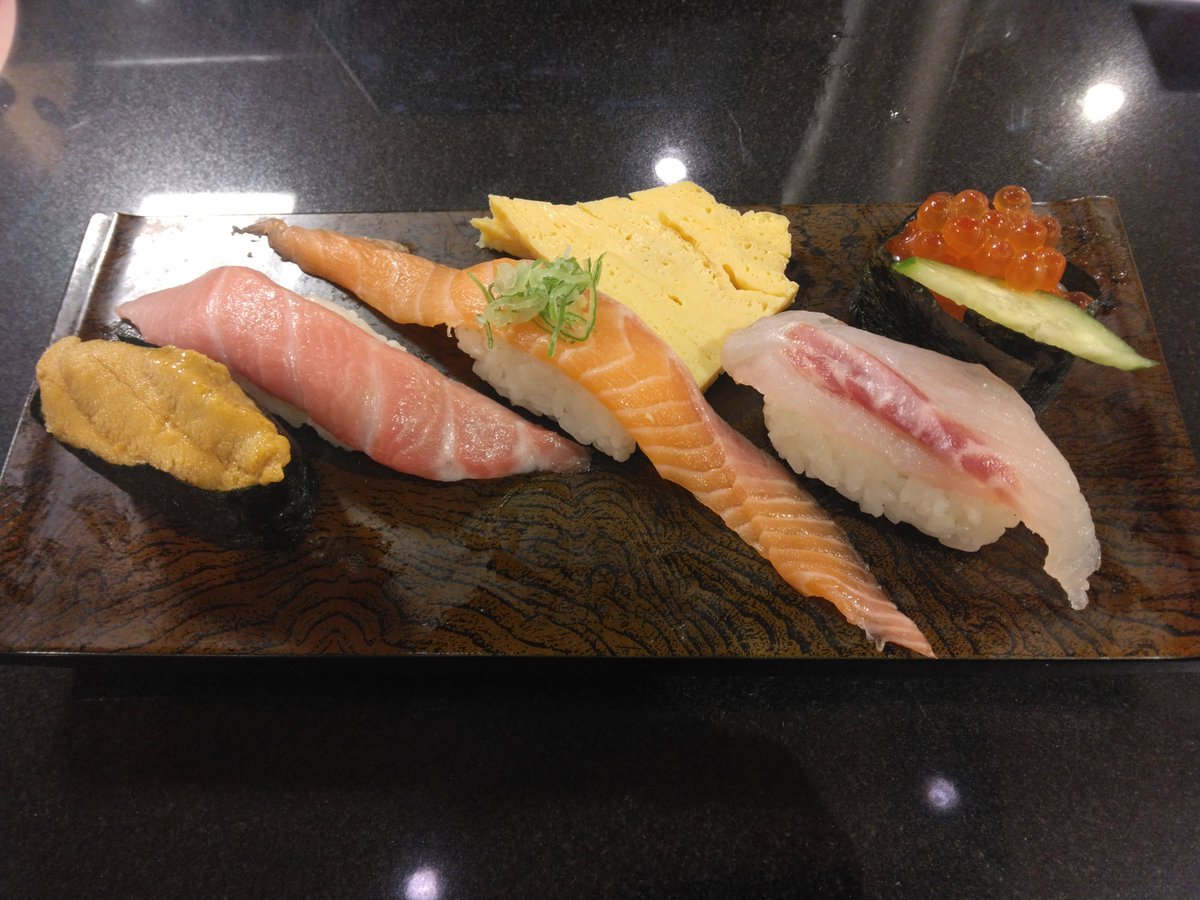 Mabo_chiba's tweet photo. 船橋の活
まじ最高✨✨(^-^*)
新鮮って価値ですね。
生き物を食べること、その命を食べて僕らは生かされてます。
神様に感謝です。

＃活
＃船橋活
＃寿司
＃お寿司
＃海鮮
#回し寿司活 
＃回転寿司活美登利 https://t.co/aFpLObVKC8