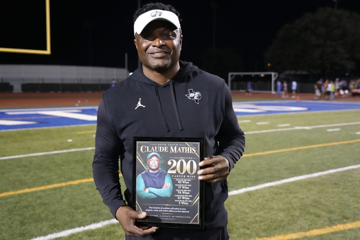 FootballDesoto's tweet photo. Congratulations to the goat Claude Mathis on getting ur 200th win last night. #DeSotoU https://t.co/bmNmROYsaw