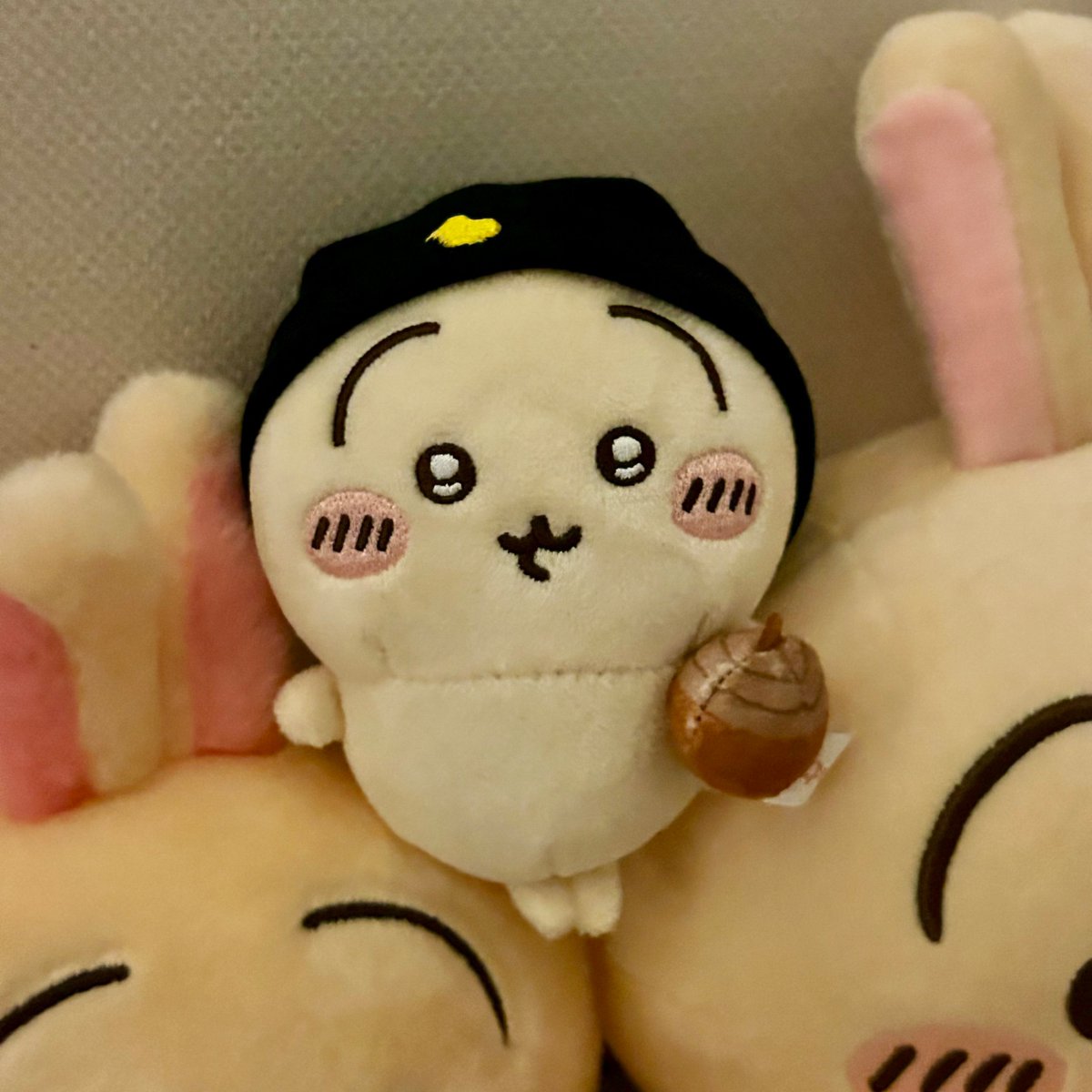 rndnsdntk's tweet photo. ���날에 돌덕질할때 모아놨던 소품들 씌워봤는데
묘하게 다 어울려서 웃김 https://t.co/4ocNkzYQpu