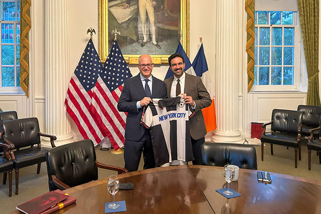 Roma's tweet photo. 🇮🇹🤝🇺🇸 Roma e New York rafforzano il dialogo tra grandi città

🌎 Il Sindaco di Roma Roberto Gualtieri ha incontrato a City Hall il Sindaco di New York Zohran Mamdani, in occasione dell’Urban 20 Mayors Summit 2026.

👉 https://t.co/ttTXoya3Ux https://t.co/w3kIdJMNTF
