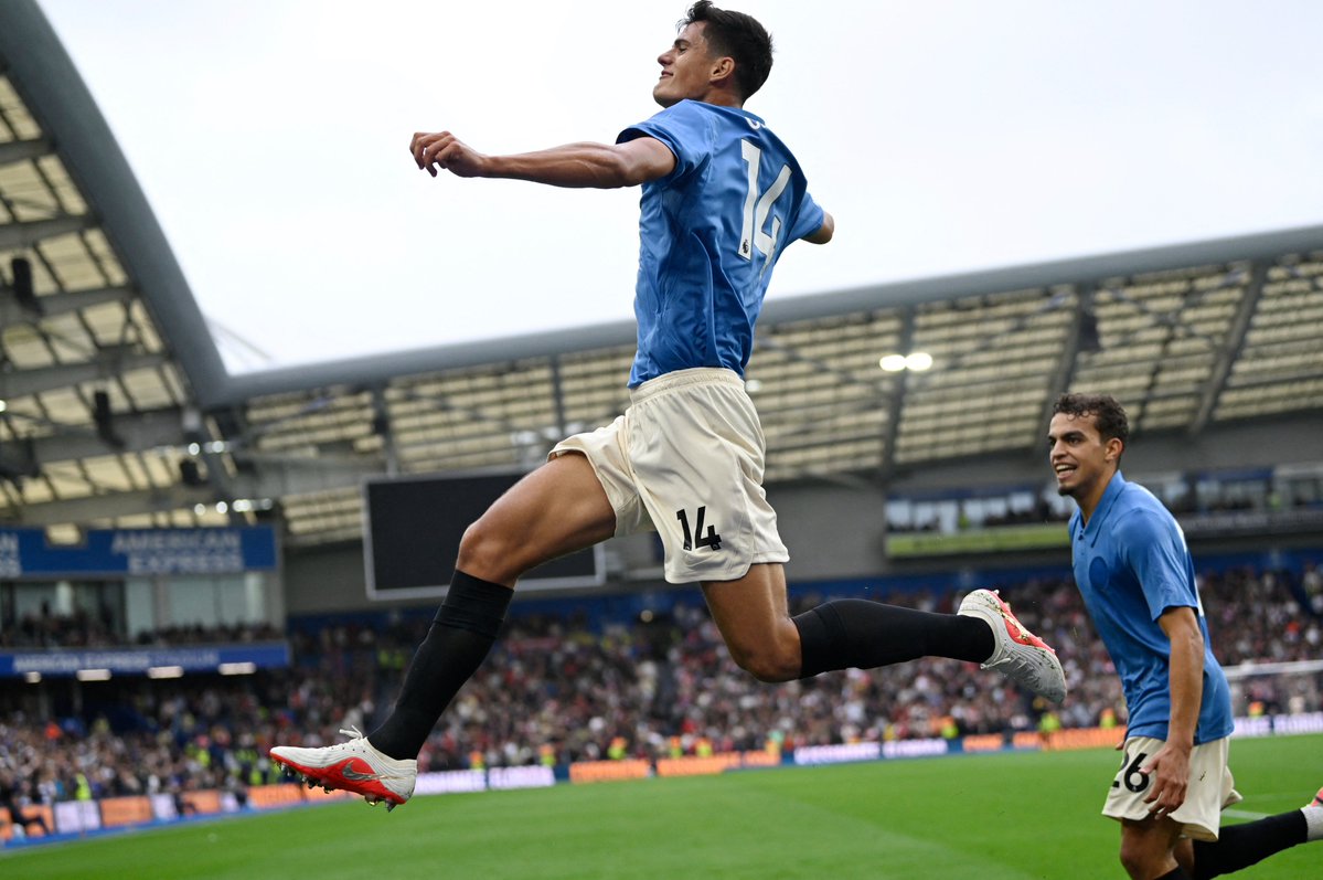 premierleague's tweet photo. Brighton are looking unstoppable. 

Chema Andres heads home Pascal Gross' corner for their third! https://t.co/unHIYMiWpc