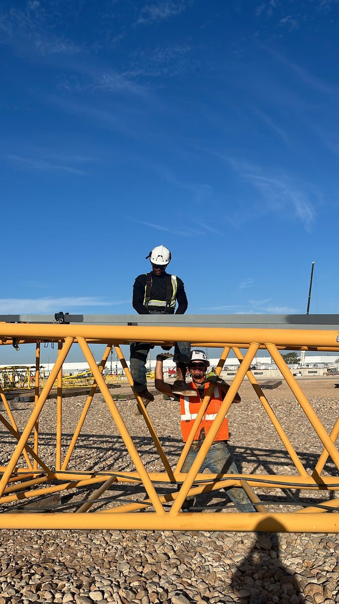 ParadiseCo_'s tweet photo. Building #Rigs https://t.co/f938rWIxiR