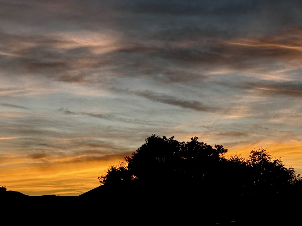 GreenEyedLade's tweet photo. #sunset #clouds https://t.co/4MMkaebeAO