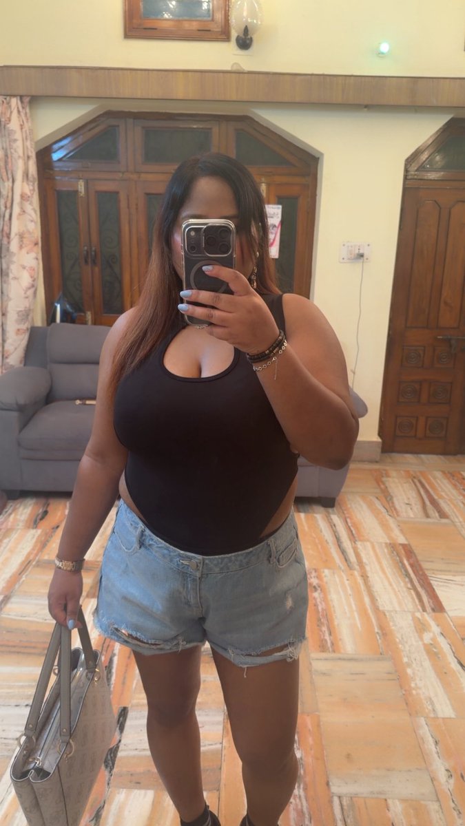 soniya1425's tweet photo. 🖤 Black. Bold. Unbothered. ✨ https://t.co/9XPsi4S4Jg