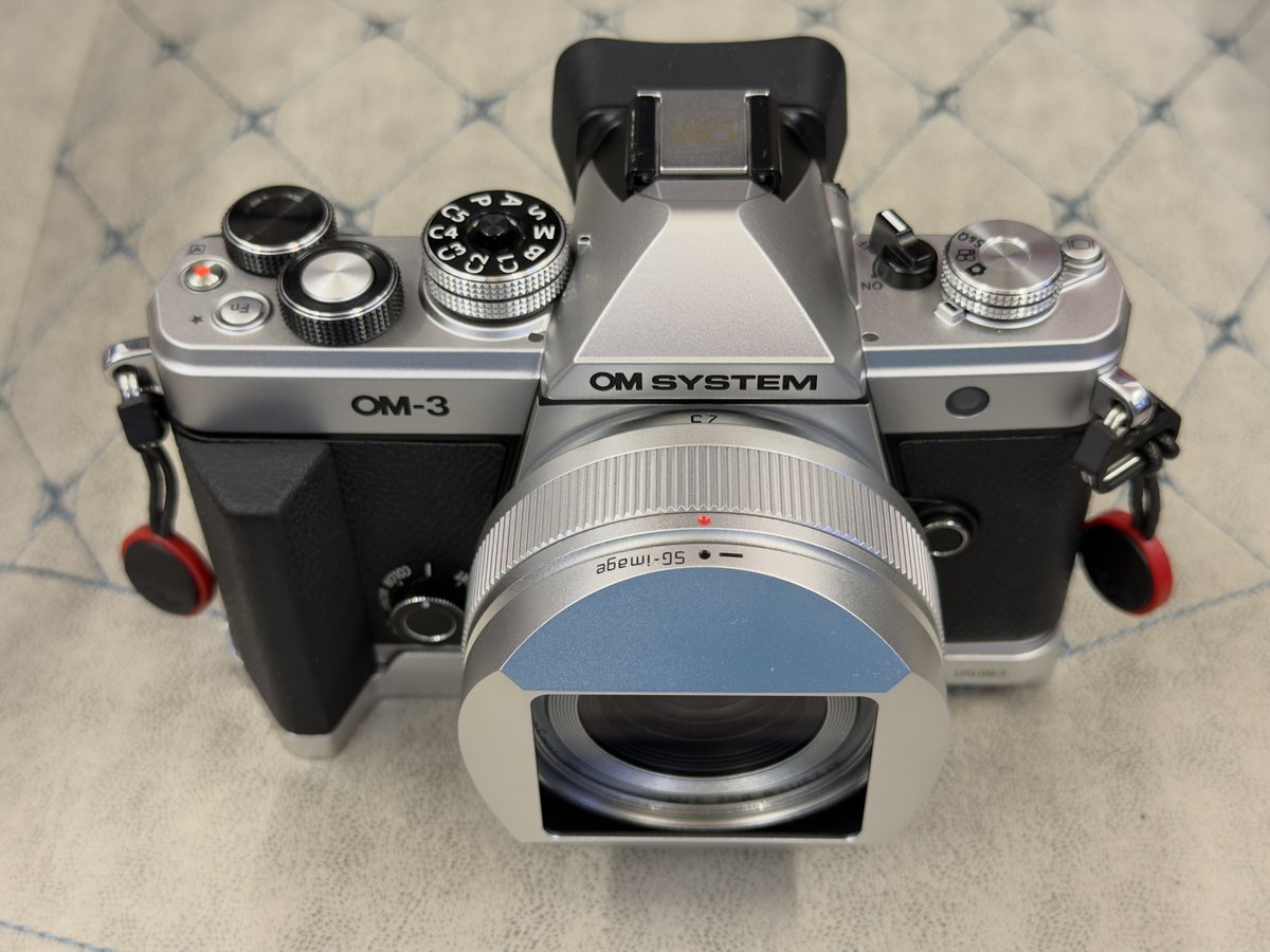 naoteru0408's tweet photo. SG-image AF 25mm F1.8 MFT(シルバー)、
外観のチェックと写真も紹介
https://t.co/6cQtdKNRgI
#2ndfocus
#SGimage https://t.co/r8BsQTWlnR