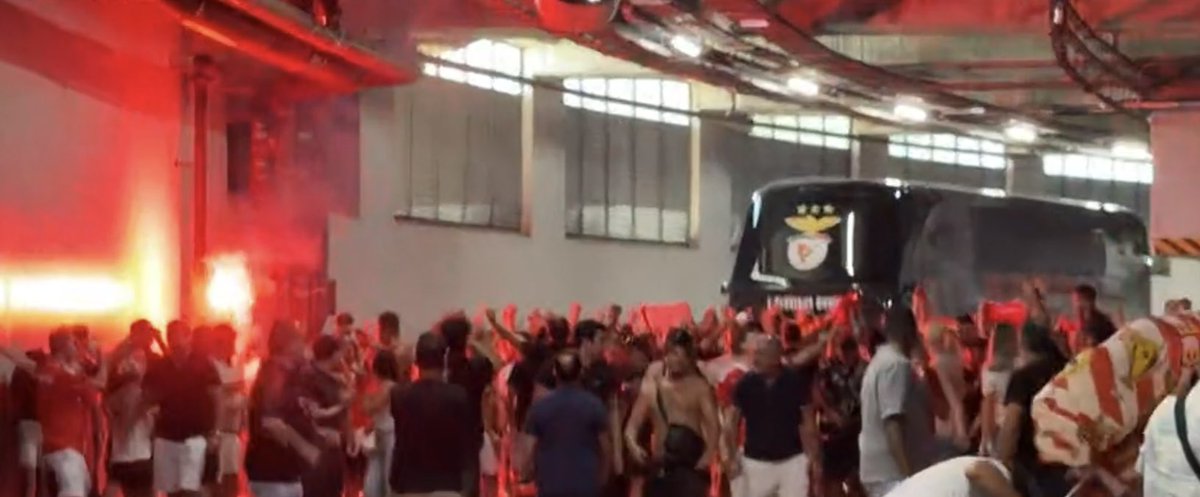 4gamarra4's tweet photo. JUNTOS NESTA CAMINHADA 
NUNCA TE IRÁ FALTAR NADA 
SÓ TE QUEREMOS CAMPEÃO https://t.co/rkrHthr9xD