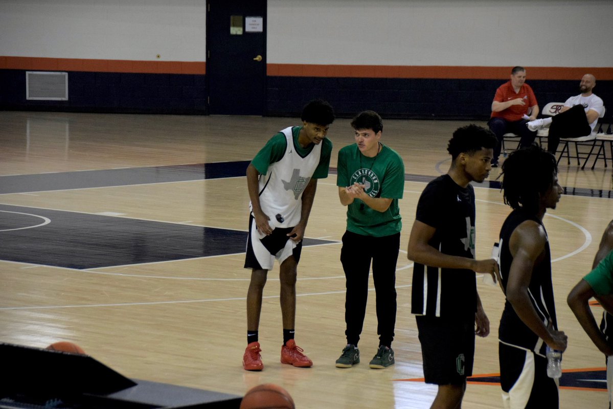 CoachDonohoo30's tweet photo. STACK GOOD DAYS @ClarendonHoops https://t.co/qC1hxwynY9
