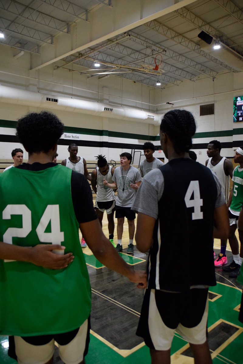 CoachDonohoo30's tweet photo. STACK GOOD DAYS @ClarendonHoops https://t.co/qC1hxwynY9