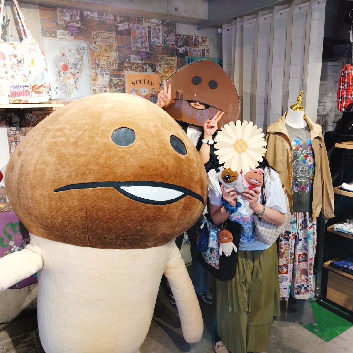 o_n_hdk's tweet photo. 原宿ScoLarなめこ1日店長イベント その②
本日はできないと思っていたツーショット撮影が実現👏👏
そして特典に釣られてコラボバッグの白を購入…黒が届くのに😇
お写真は纏めて明日に👜
今回ご挨拶のみでお写真ご一緒できなかったなめらーさんは、ポップアップストア&きのこ大祭で是非お願いします🙏 https://t.co/COcpEmsHmb