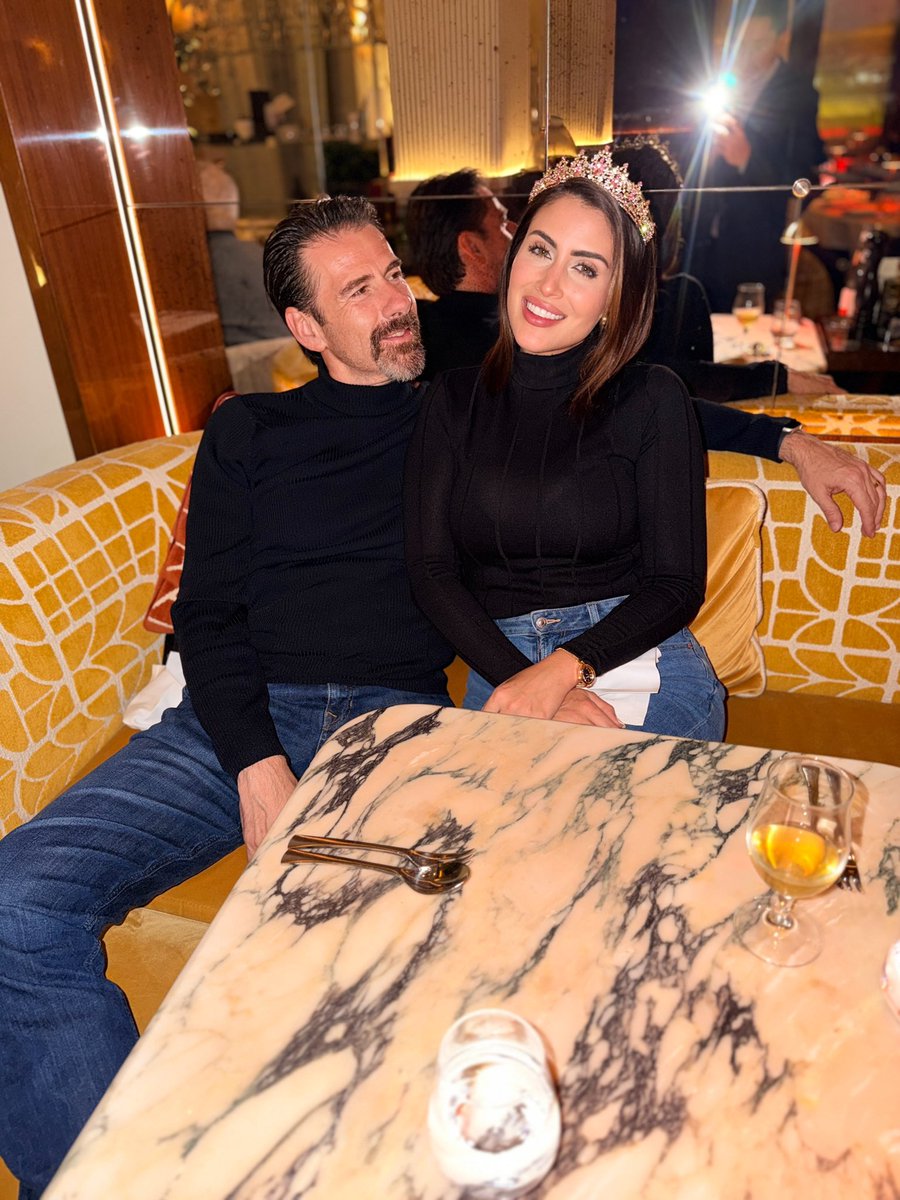 EVIDEGARAY's tweet photo. Salud por los 34 años de mi amada @SofiaRiveraT !! https://t.co/ZAXGDTqJfg