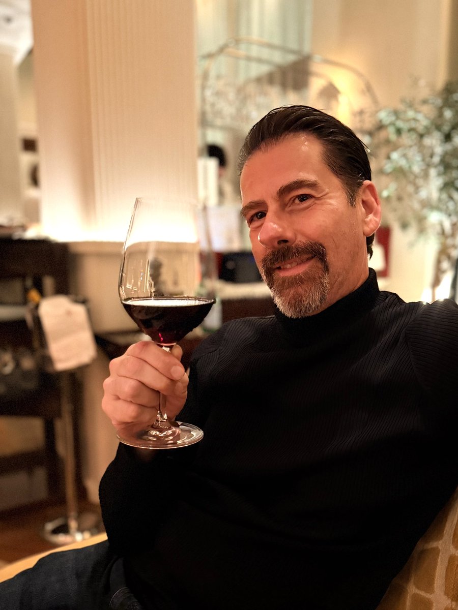 EVIDEGARAY's tweet photo. Salud por los 34 años de mi amada @SofiaRiveraT !! https://t.co/ZAXGDTqJfg