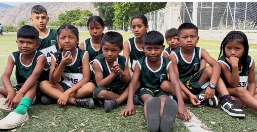IndeportesAnt's tweet photo. Algunos deportistas escolares de la subregión Occidente alistan maletas para el municipio de Carepa. Ellos se van para la Final Departamental de los Juegos Deportivos Escolares, porque sus sueños ya empiezan a cumplirse. 

Aquí detalles👇🏼 https://t.co/okCvtq7vfp https://t.co/62qgIL2fOv