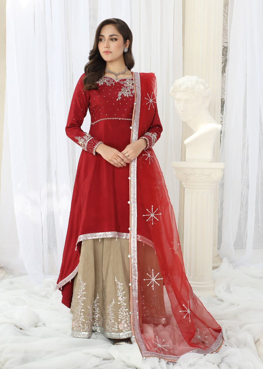Dream_Fashions's tweet photo. Bold red & teal for festive nights ✨

Red Teal PRET | ZQ-2463 — ₨ 11,700
Shop now at https://t.co/TNzUyTEdfU

#DreamFashions #PakistaniSuits #FormalSuits #PretWear #EmbroideredSuits #PartyWear #WeddingGuestOutfit #LuxuryPret #FestiveWear #WomenFashionPakistan #KarachiFashion #OnlineShoppingPakistan