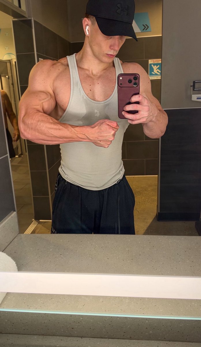 HotPorn2025's tweet photo. Biceps pumped 😈
Now get on your knees and Send 

https://t.co/u2NW3pSwj5 

Paypal :- 
johnboden666@yahoo.com https://t.co/KBtRKg4Q8k