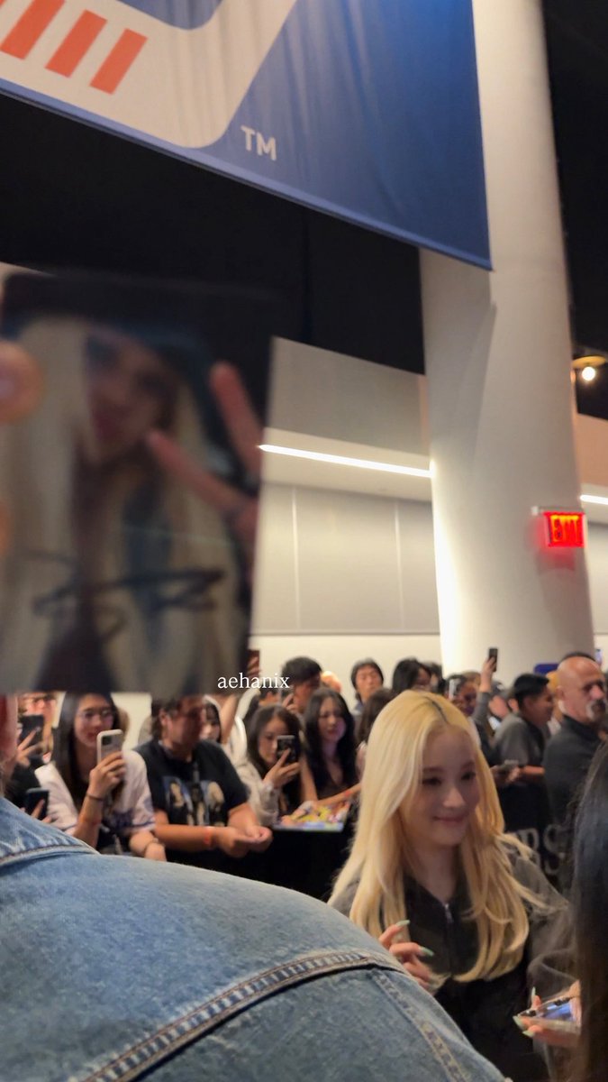 aehanix's tweet photo. my interactions with the girls for send off yesterday 🥹💜 

all my send off interactions i’ll post on tiktok bc the quality will be bad if i post on here😭

#SYNK_COMPLaeXITYinNewYork #aespa #에스파 #닝닝 #카리나 #지젤 #윈터 https://t.co/gmAvrDGCW1