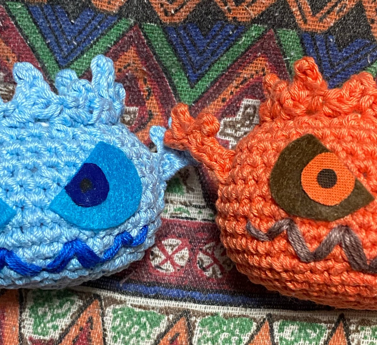 MASKcatNikukyu's tweet photo. 20日のおでライで出す某ゲームの新作の頒布物です💣🐱
キラキラシールは大小ありますのでお好みの大きさをどうぞ🐈‍⬛🐈🦇

ハロウィン🎃限定カラーの🌵も出る予定…！！
ギリギリまで製作頑張ります💪🏻💪🏻

#おでライ沖縄 
#おでかけライブ沖縄 https://t.co/m5N4PS8w3g