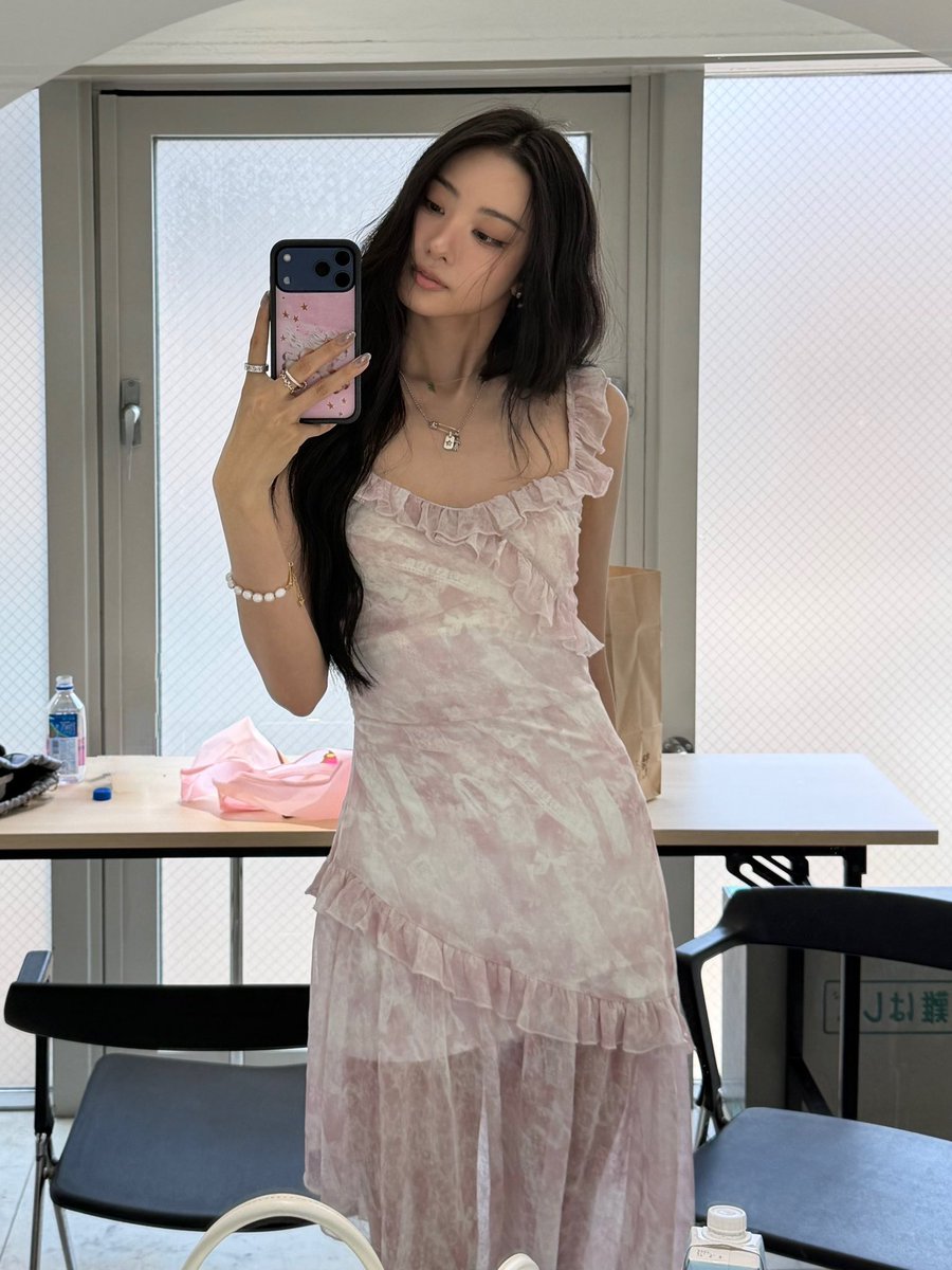 acainology's tweet photo. gawon lowkey my alexandra saint mleux of kpop 🩷🪽 https://t.co/rNOI9keVek