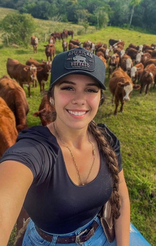 Stephanie61571's tweet photo. I'm not wearing perfume  but I smell like cow manure    
Will you look down on me? https://t.co/d3LX4gH1eG