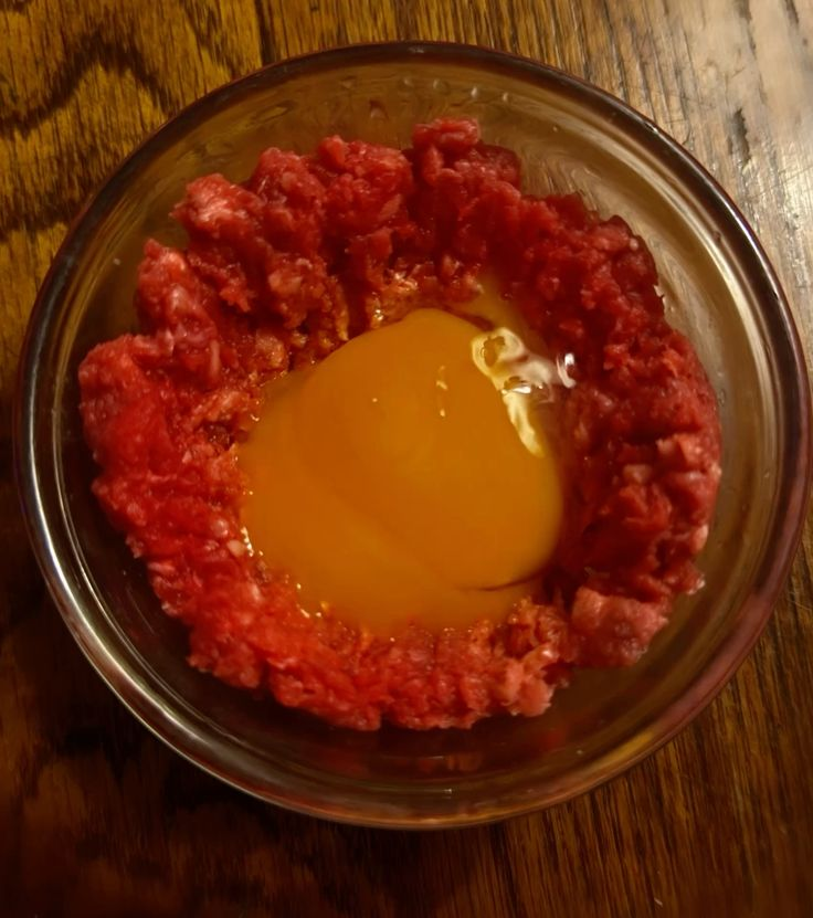 luisomor's tweet photo. Day 7 eating raw eggs until I find Sam &amp; Ella

My creativity is at an all time high thanks to these juicy eggs https://t.co/lDKK9maDDf