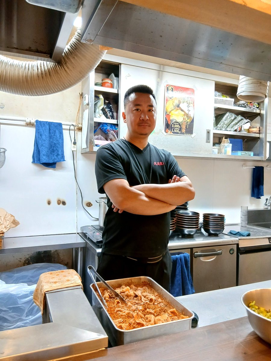 mijikaitakeo's tweet photo. 深夜限定メニュー武道家特製「コショウラーメン」を頂きましたー
何これ、めっちゃ旨い😋
トッピングも豊富でライスとの相性もバッチリ！
それにしても店主タッキーさんの探求心には感心します。
従来の家系ラーメンにあぐらをかかずに新作を追求する姿に頭が下がります🙇
皆さんに食べさせた〜い‼️ https://t.co/SybRM5nMHl