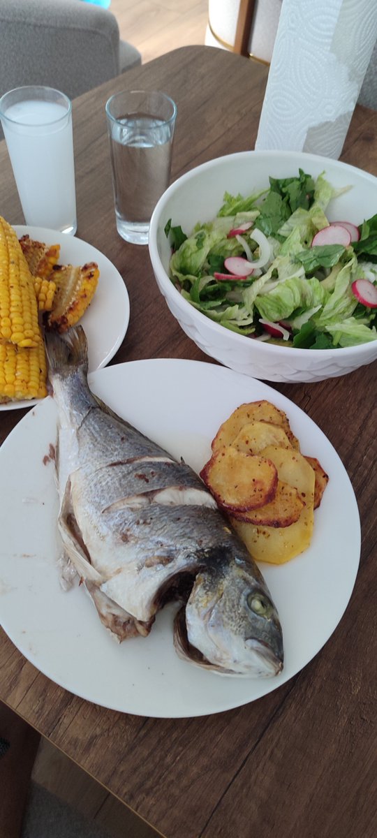 LaiciJacobin's tweet photo. Ölmeden önceki son yemeği sorsalar seafood https://t.co/aIFUQwnySK