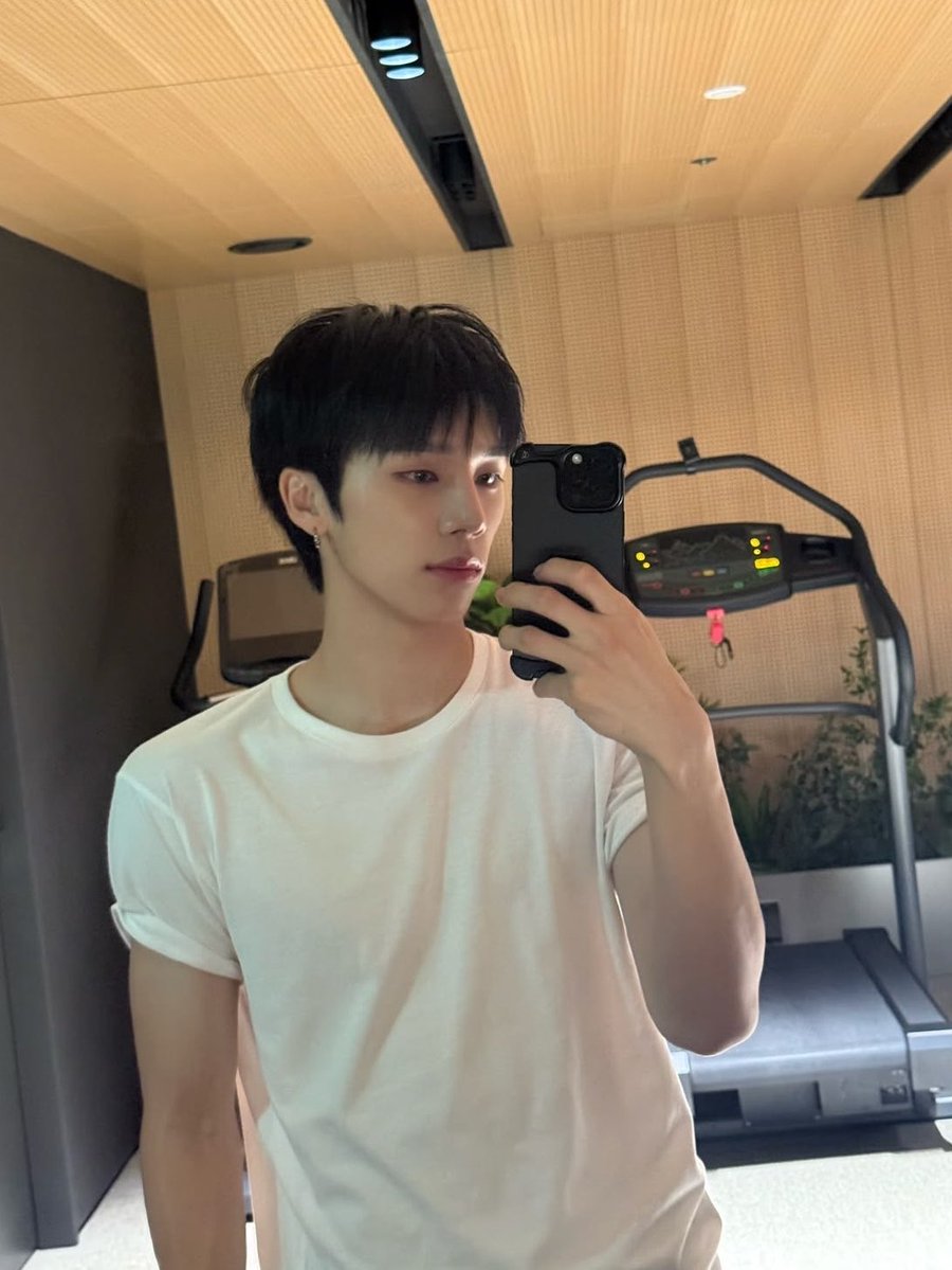 skzverselu's tweet photo. geonnie 🤎

#NEXZ #NX2SD
#NEX2YSelcaDay #NEX2Y #NEXZUDOS #sogeon #nexzselcaday https://t.co/gSMWHjlnG8