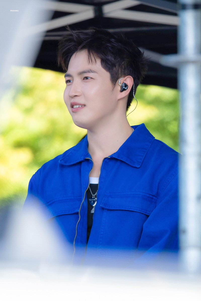 parang_kjh's tweet photo. 선배님들이랑 깜짝 콜라보 무대 전
재환이의 긴장 단계 변화

260919 모모콘
#김재환 #KIMJAEHWAN https://t.co/AQsGLop0Dh