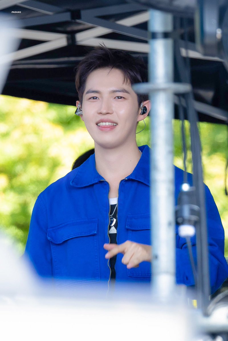 parang_kjh's tweet photo. 선배님들이랑 깜짝 콜라보 무대 전
재환이의 긴장 단계 변화

260919 모모콘
#김재환 #KIMJAEHWAN https://t.co/AQsGLop0Dh