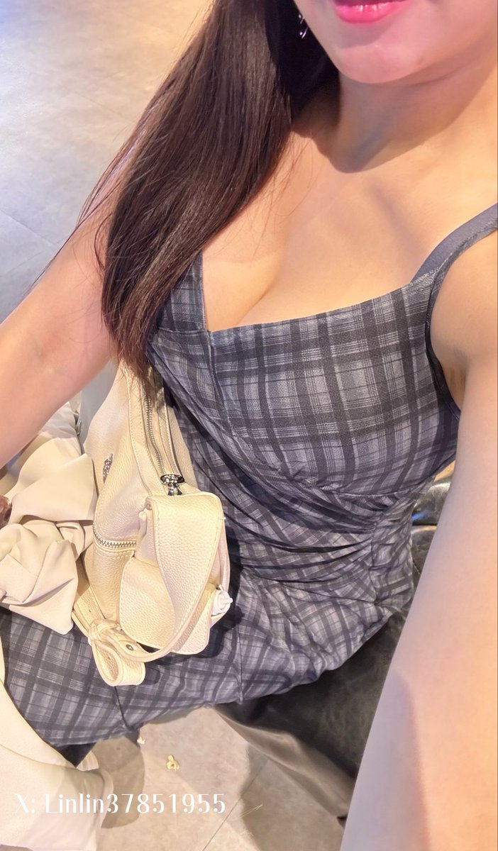 LinLin318695's tweet photo. 2零骨寶

觀後感，有點一直被嚇🤣
一直嚇，一直嚇🤣 https://t.co/x72A4WuBNm